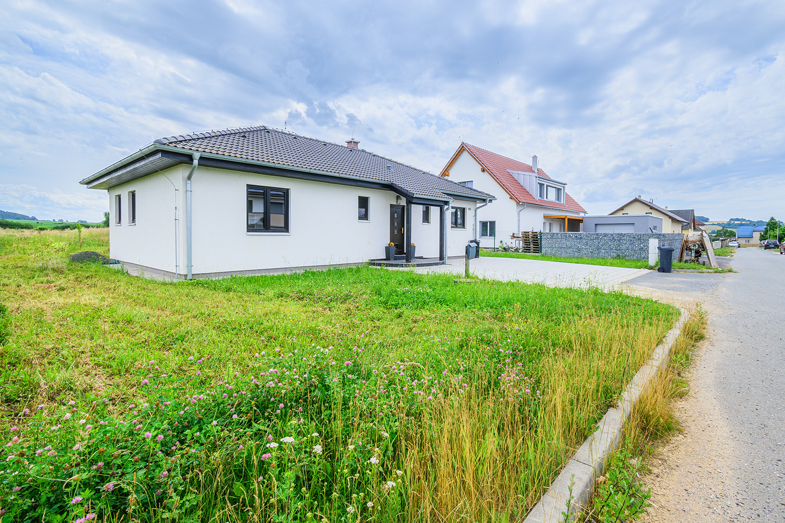 Novostavba bungalovu v Žákavě